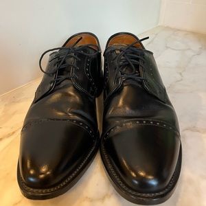 Men’s Allen Edmonds Black dress shoes. Size 8